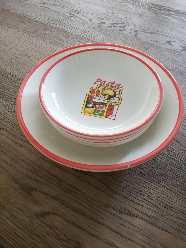 Fleurige 5-delige pastaset (borden en schaal), Huis en Inrichting, Keuken | Servies, Ophalen, Gebruikt, Bord(en), Overige stijlen