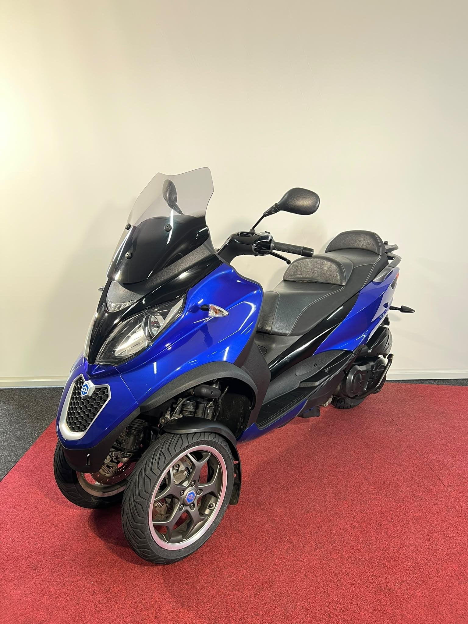 Piaggio 500 LT MP3 Sport ABS Limited Edition, Motoren, Scooter, 493 cc, Piaggio Vespa B.V., Minervum 7272
4817 ZM  Breda, NL