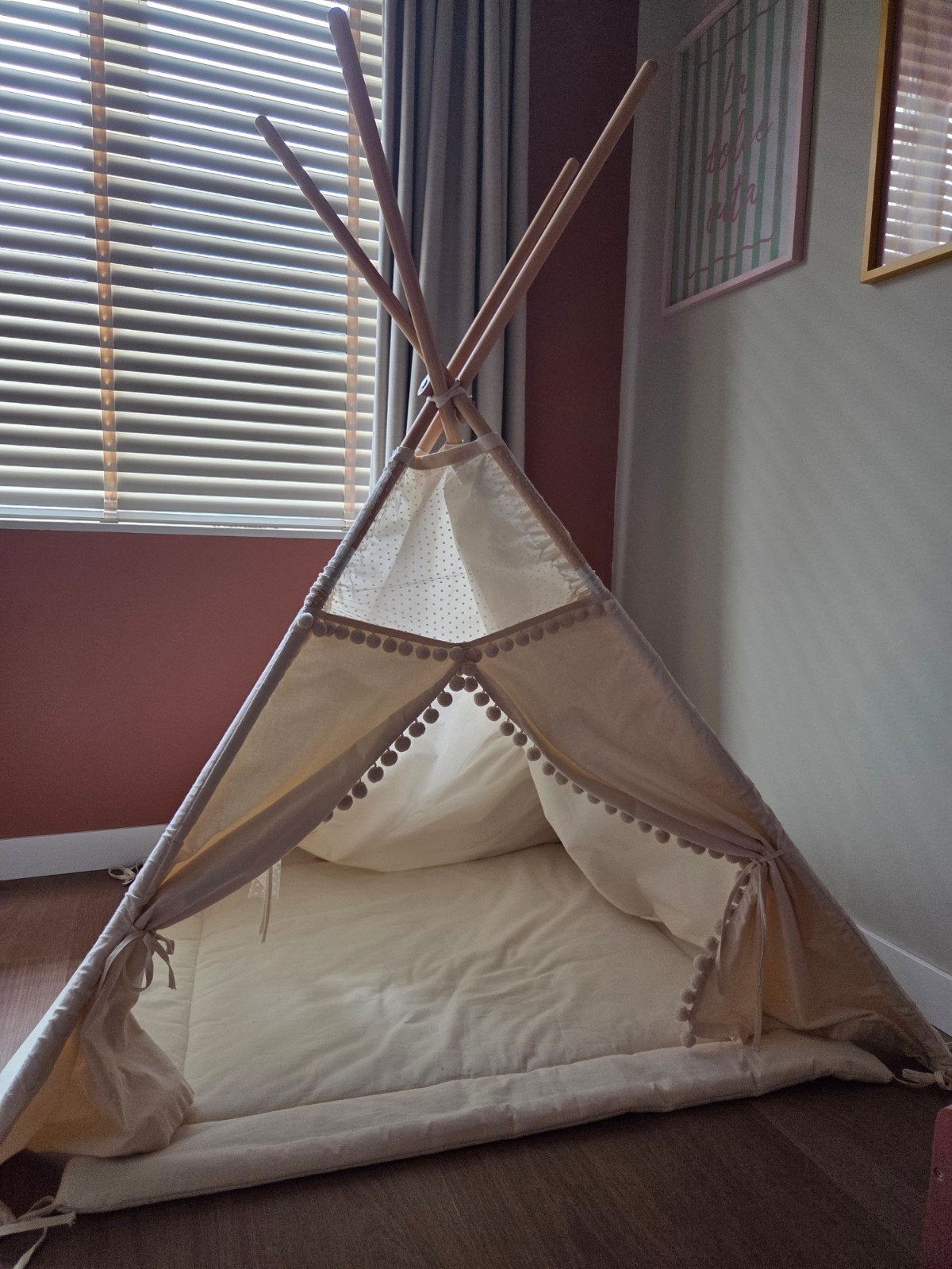 TIPI tent Beige met pompons + mat, Kinderen en Baby's, Ophalen, Zo goed als nieuw, Overige materialen