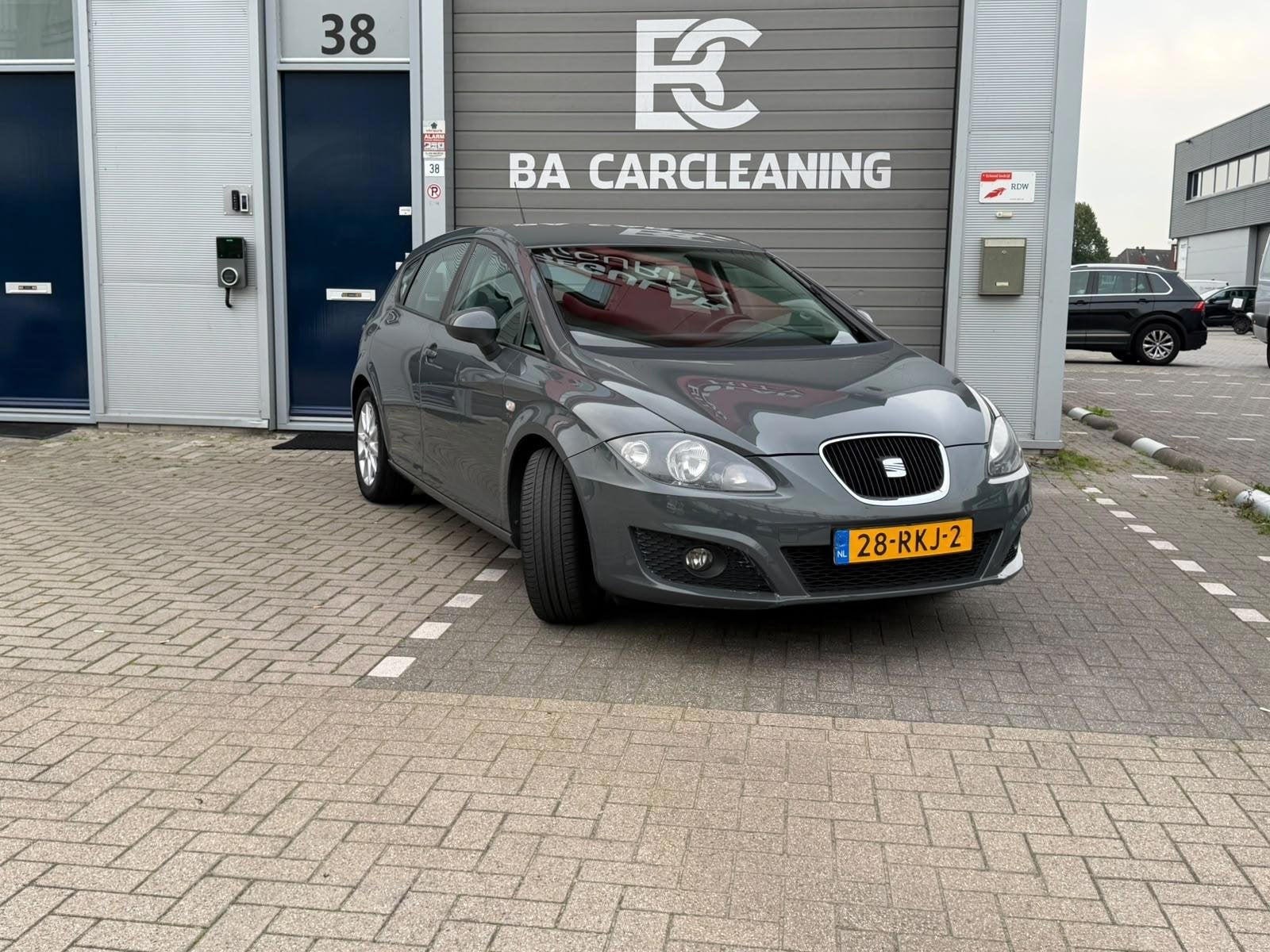 Seat Leon 1.8 TFSI Style | Automaat | Scherm | Cruise, Euro 5, Gebruikt, 680 kg, 4 cilinders