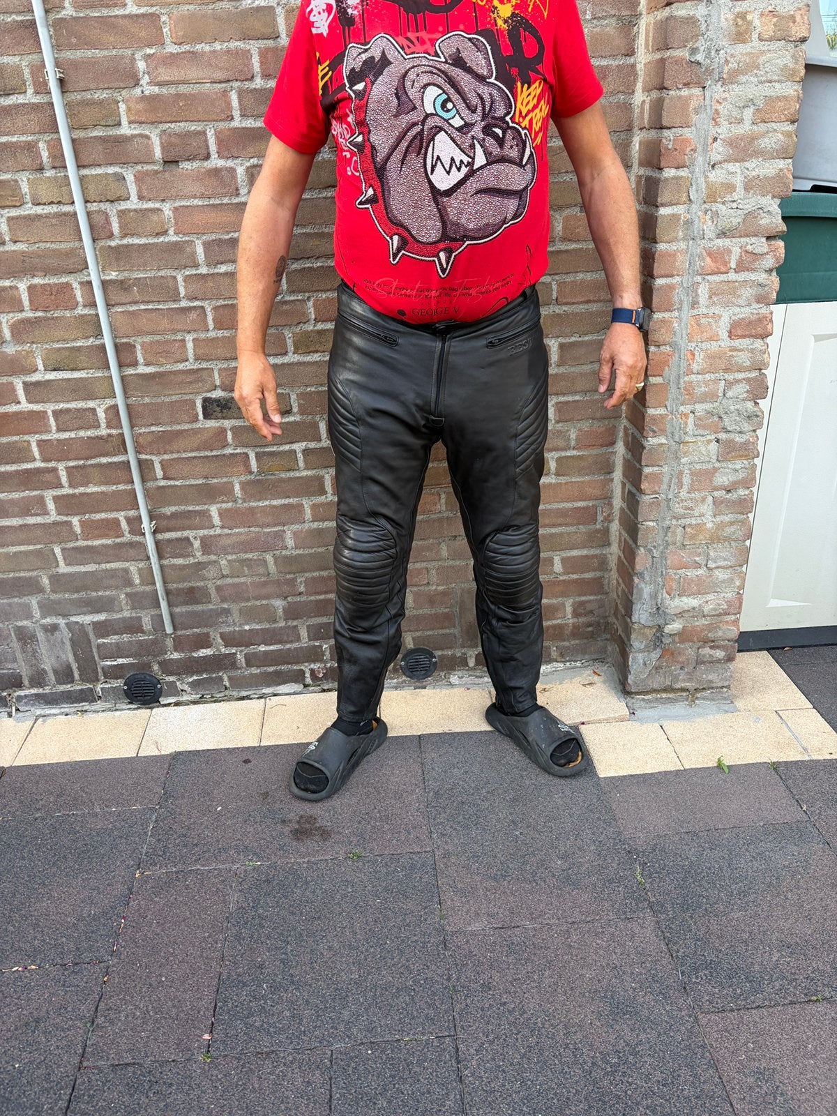 te koop restyle (Gay) politie motor broek mt 36, Broek | leer, Heren, Ophalen of Verzenden, Restylen