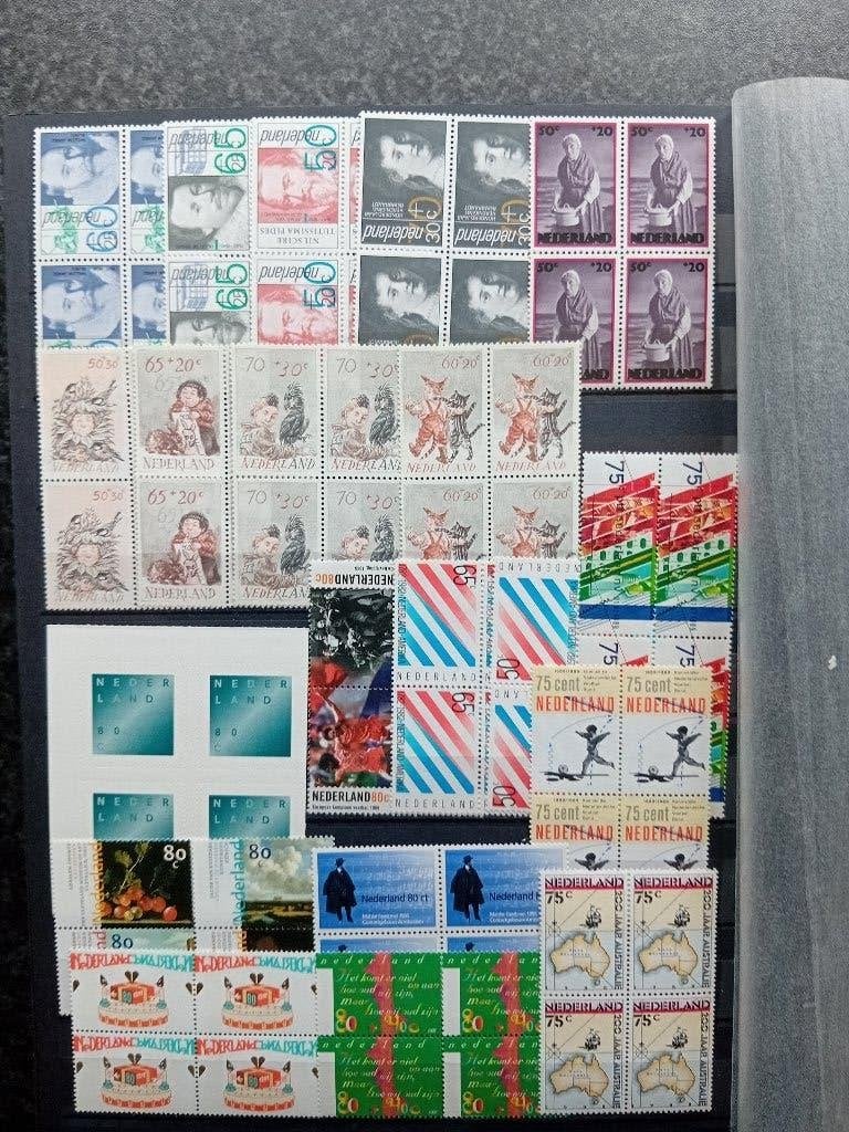 Een dik stockboek met ruim 800 postfrisse blokjes, Verzenden, Na 1940, Postfris