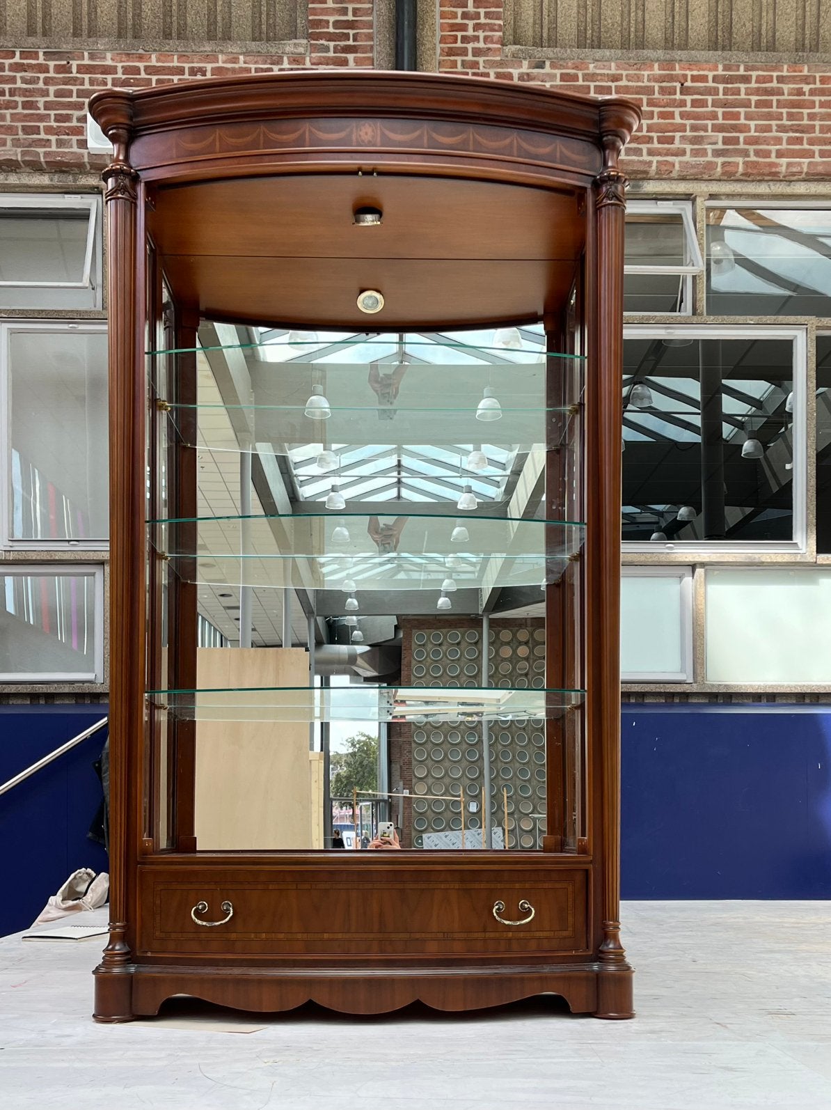 Vintage vitrinekast, Huis en Inrichting, Kasten | Vitrinekasten, Ophalen, 50 tot 100 cm, Zo goed als nieuw, 150 tot 200 cm