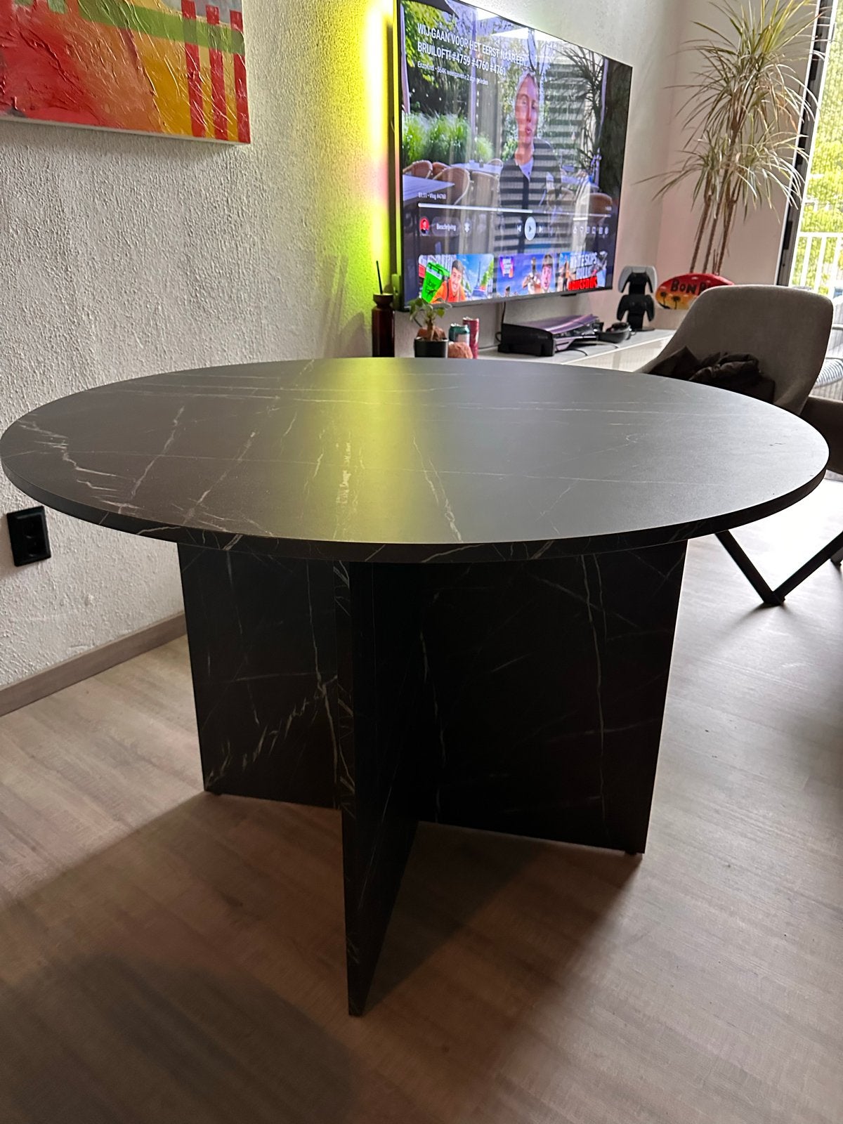 Zo goed als nieuwe ronde eettafel met marmerlook, Huis en Inrichting, Ophalen, Overige materialen, 100 tot 150 cm, Rond