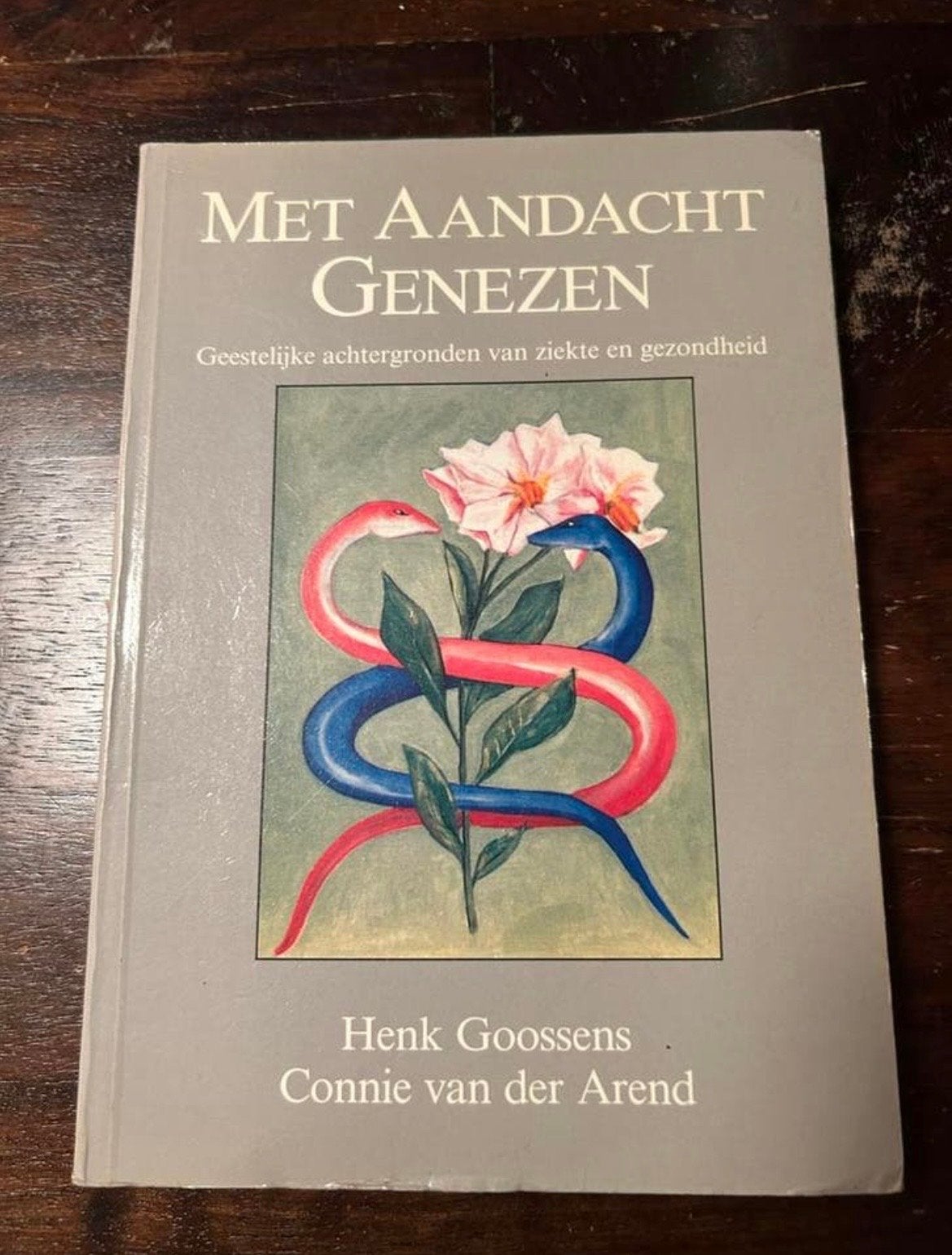 Met Aandacht Genezen: Geestelijke achtergronden van ziekte, Ophalen of Verzenden, Gelezen, Spiritualiteit algemeen, Achtergrond en Informatie