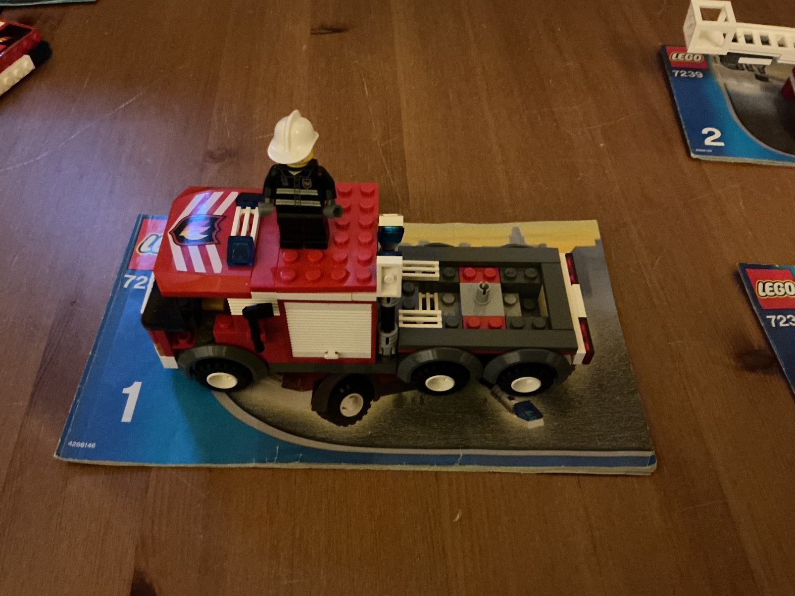 LEGO 7239 brandweerwagen met ladderwagen en boot, Lego, Ophalen of Verzenden, Compleet, Complete set