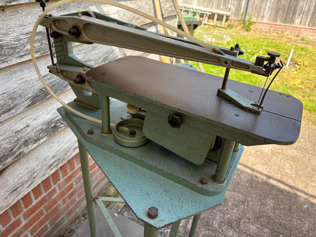 HEGNER figuurzaagmachine, Doe-het-zelf en Verbouw, Ophalen, Gebruikt, 70 mm of meer, Hegner