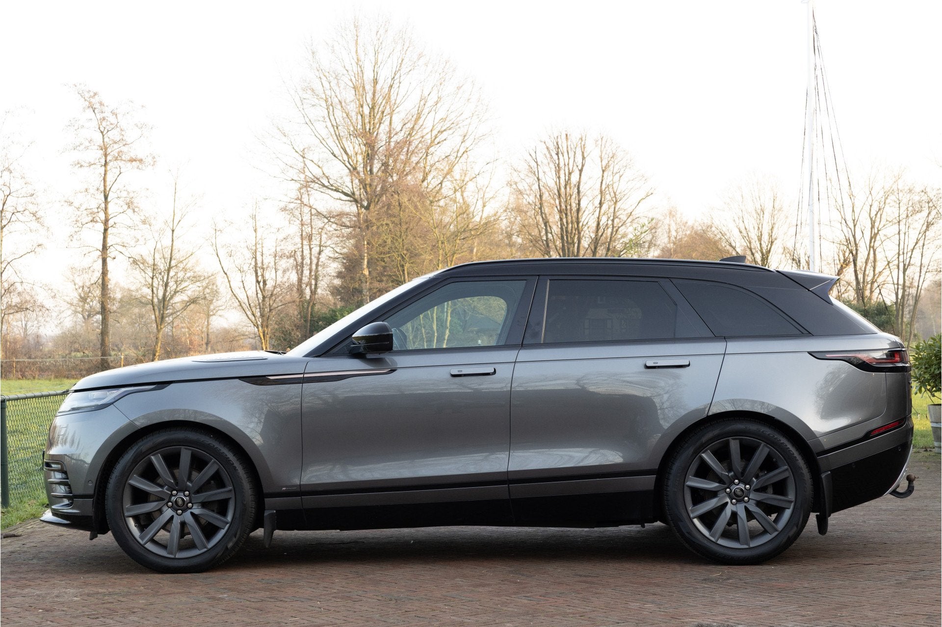 Land Rover Range Rover Velar 3.0 V6 AWD R-Dynamic | PANO | M, Auto's, Automaat, Euro 6, 2993 cc, 241 €/maand