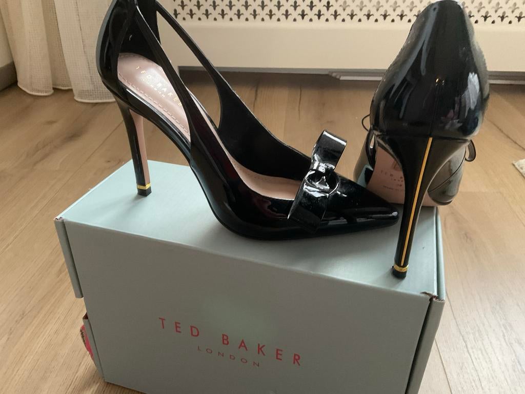 Ted Baker Zwarte Lakleren Pumps met Strik - Maat 38, Ophalen of Verzenden, Zo goed als nieuw, Zwart, Pumps