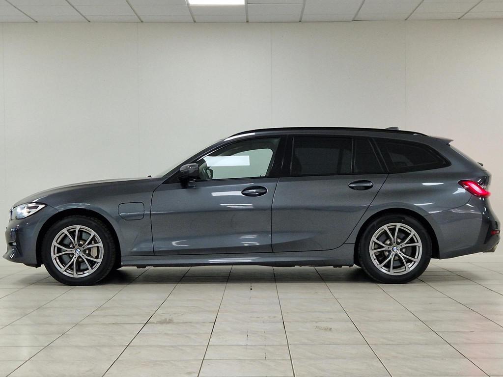 BMW 3-serie Touring 330e High Executive PLUG-IN | NAVIGATIE, 1998 cc, Achterwielaandrijving, Gebruikt, 4 cilinders