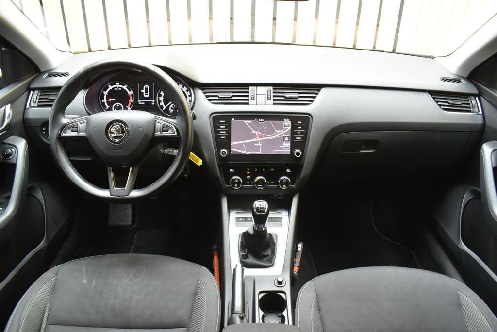 Skoda Octavia Combi 1.0 TSI Greentech Business Edition CarPl, Auto's, Skoda, Stof, Euro 6, 116 pk, Zwart