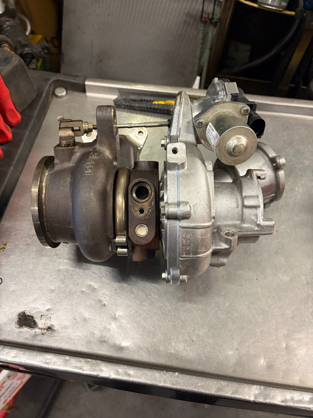 Is 38 turbo ea888, Auto-onderdelen, Ophalen of Verzenden, Gebruikt, Audi