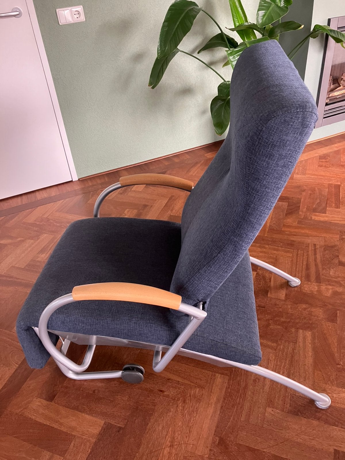Design relaxfauteuil, Huis en Inrichting, Fauteuils, Ophalen, Gebruikt, 100 tot 125 cm, Licht open design (Italiaans)