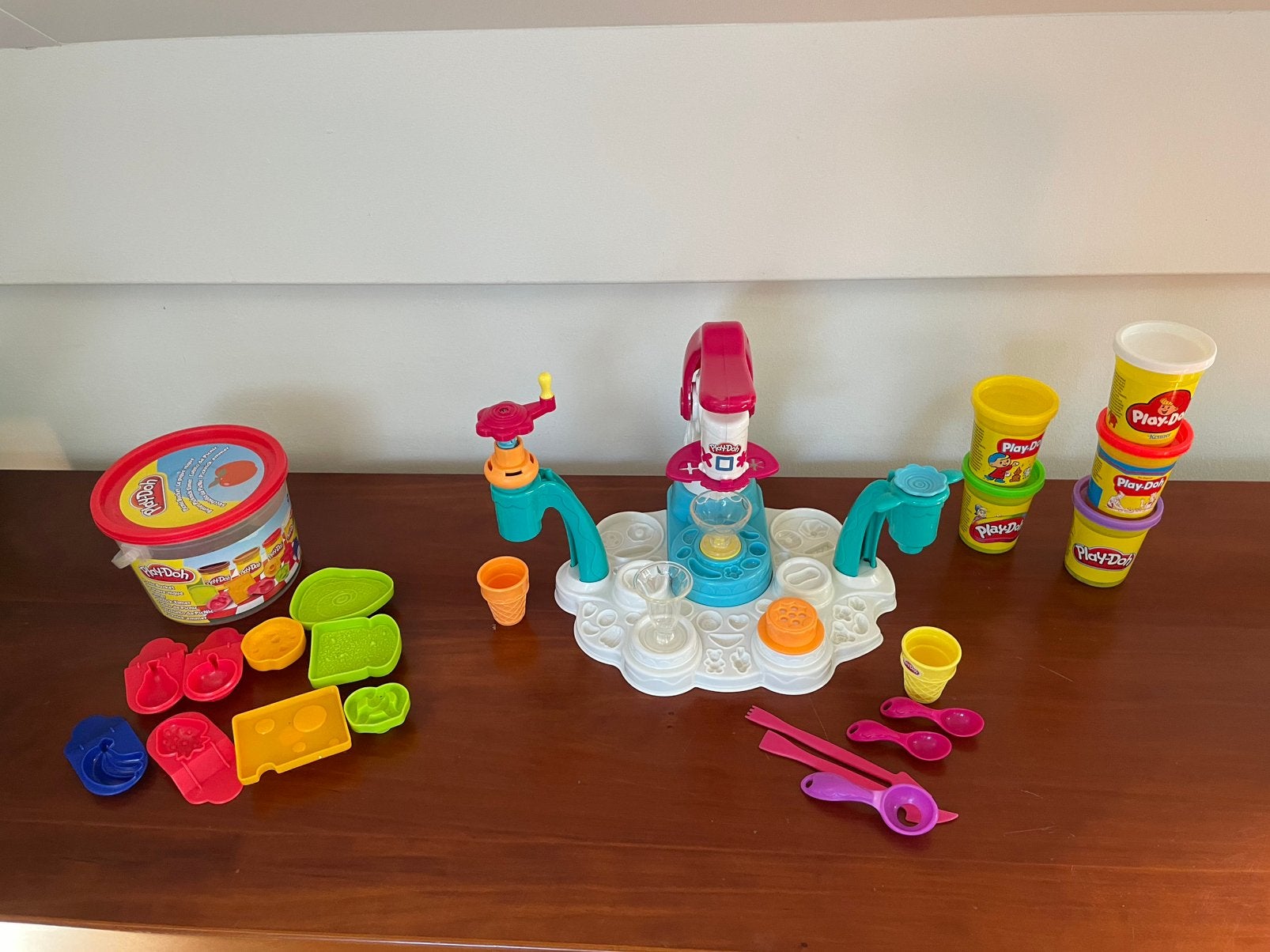 Play-Doh ijsmachine met extra vormpjes, Ophalen of Verzenden, Zo goed als nieuw, Knutselen