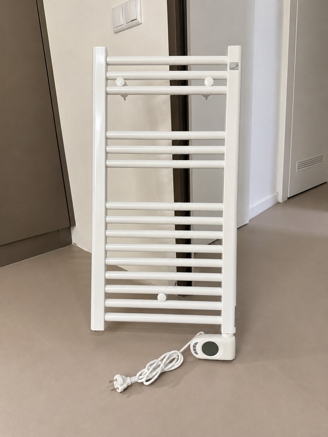 Zehnder Aura E elektrische handdoekradiator 786x400 – NIEUW, Doe-het-zelf en Verbouw, Ophalen, 30 tot 80 cm, Radiator, Nieuw
