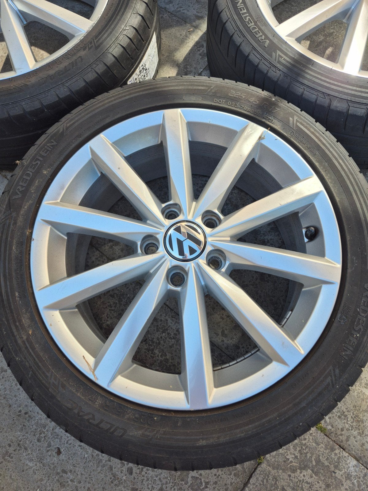 Volkswagen Velgen met Vredestein Zomerbanden 225/45 R17, Auto-onderdelen, Ophalen, Gebruikt, Banden en Velgen, 17 inch