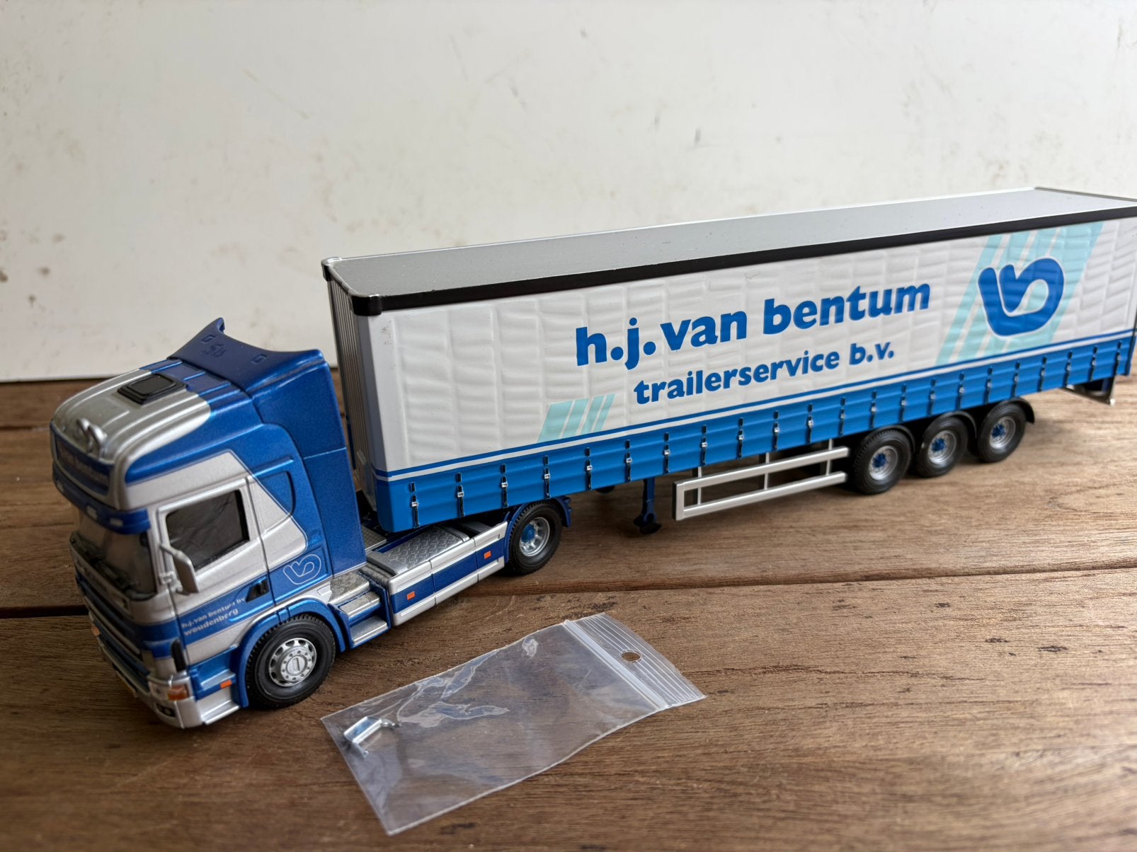 CORGI SCANIA HJ VAN BENTUM, Hobby en Vrije tijd, Modelauto's | 1:50, Ophalen of Verzenden, Gebruikt, Bus of Vrachtwagen, Corgi
