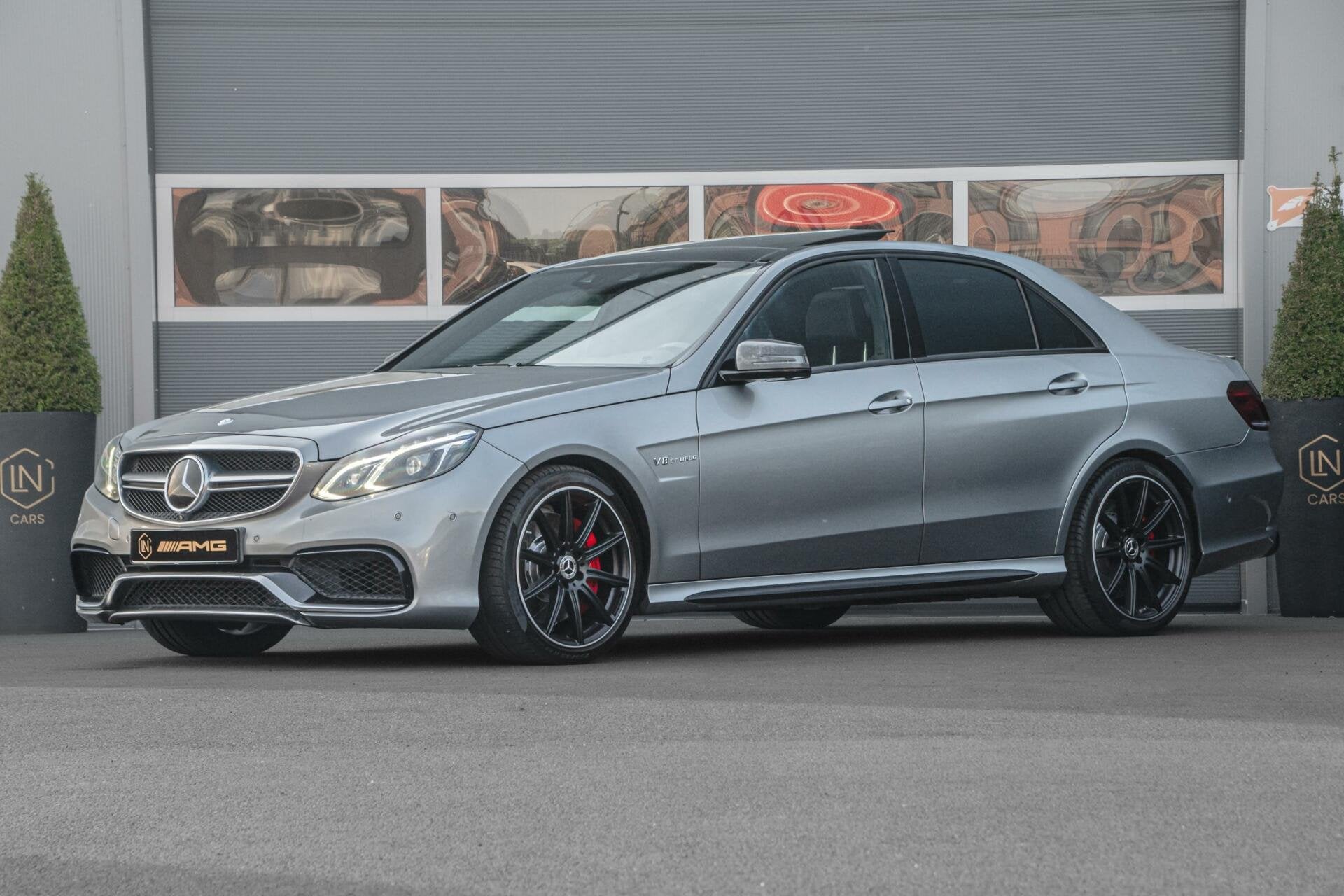 Mercedes E-klasse AMG 63 S 4MATIC | Carbon | DAB | Pano, Automaat, Gebruikt, Met garantie (alle), Bedrijf