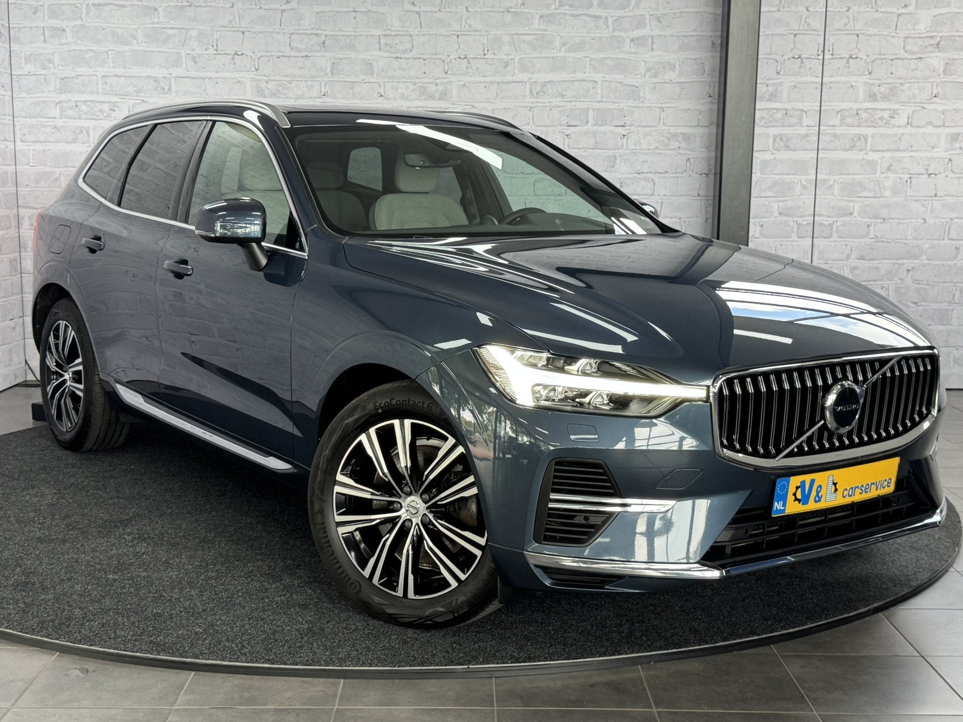 Volvo XC60 2.0 Recharge T8 AWD Inscription Luchtvering B&W P, Auto's, Automaat, Stof, Gebruikt, 1969 cc