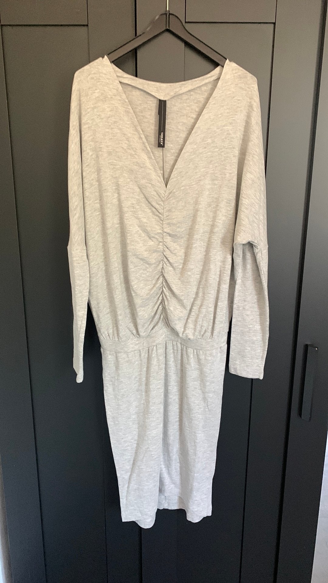 10 days middellange jurk maat 38 / 40, Kleding | Dames, Jurken, Maat 38/40 (M), Ophalen of Verzenden, Zo goed als nieuw, Grijs