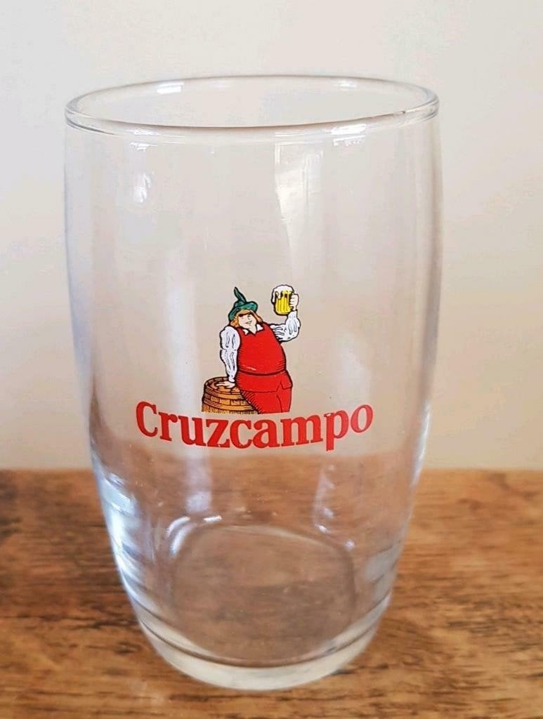 Vintage Cruzcampo bierglas met Gambrinus mascotte – 11 cm, Verzamelen, Ophalen of Verzenden, Glas of Glazen, Overige merken