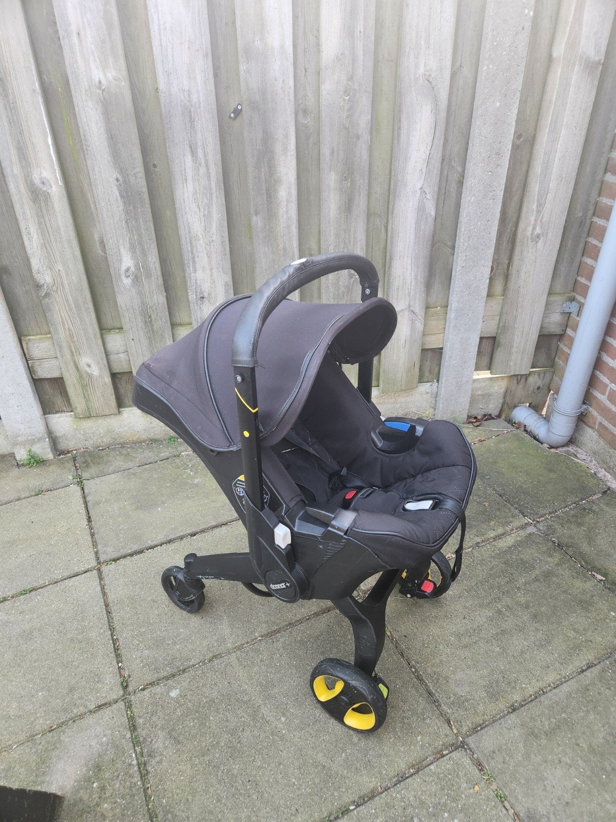 Doona autostoel met geïntegreerd onderstel - gebruikt, Kinderen en Baby's, Autostoeltjes, Autogordel of Isofix, Gebruikt, Zijbescherming