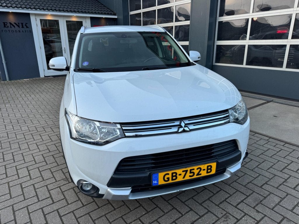 Mitsubishi Outlander 2.0 PHEV Business Edition X-Line, Auto's, Mitsubishi, Automaat, Zwart, Leder en Stof, Wit