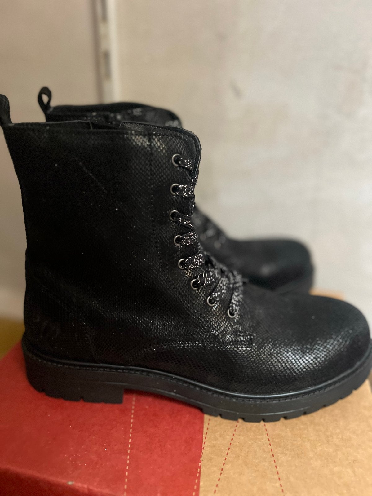 Zwarte Luyltens veterlaarzen maat 38 - Nieuw, Kleding | Dames, Ophalen of Verzenden, Nieuw, Zwart, Lage of Enkellaarzen