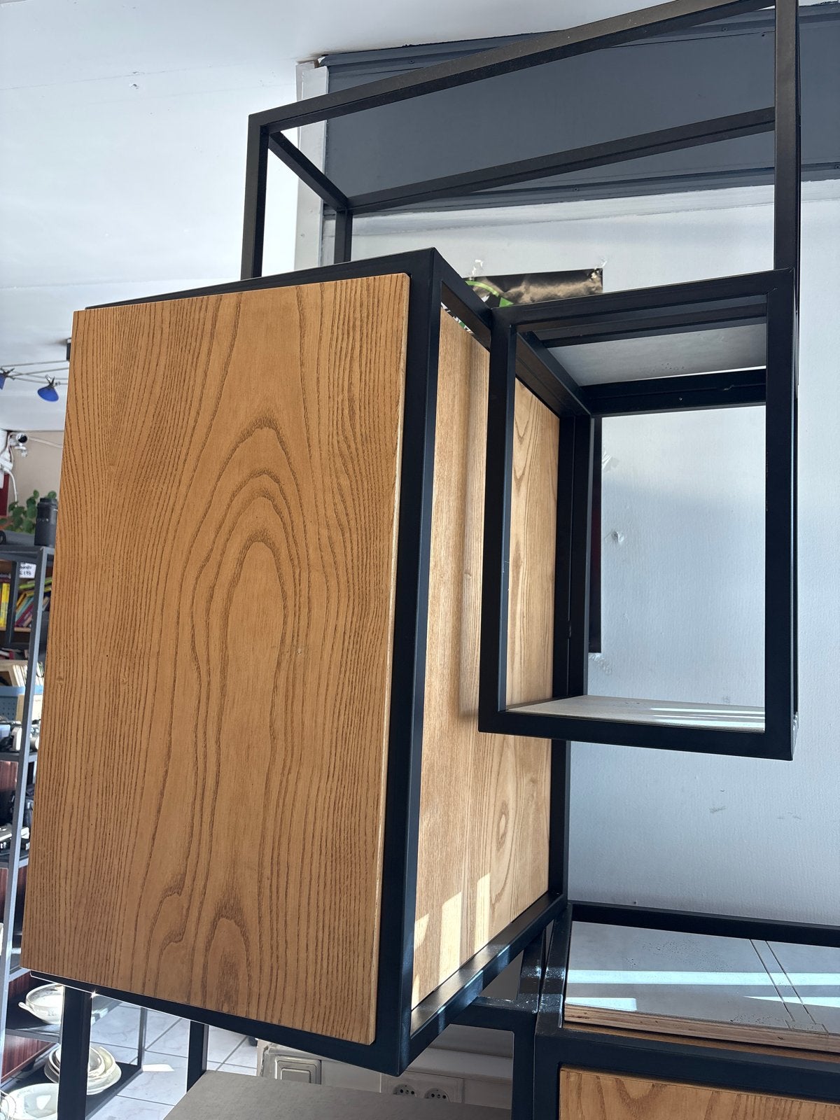 Moderne wandkast/display unit met houten accenten, Ophalen of Verzenden, Zo goed als nieuw