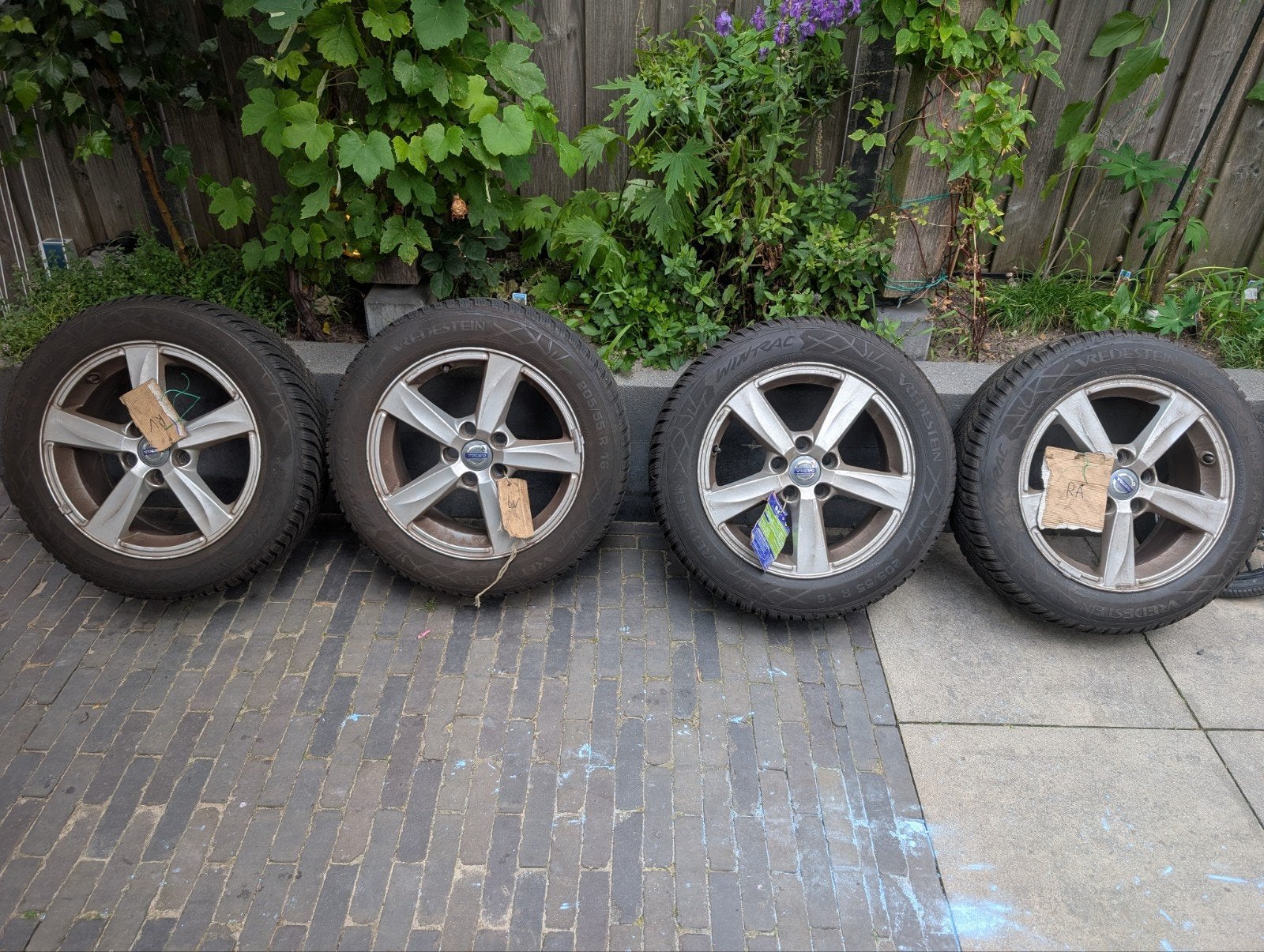 Volvo Velgen met Winterbanden Vredestein Wintrac 205/55 R16, Auto-onderdelen, Banden en Velgen, Ophalen, Gebruikt, 16 inch, Banden en Velgen