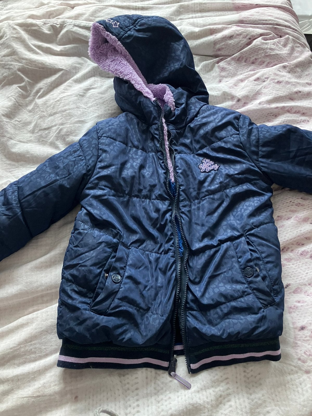 Omkeerbare winterjas meisje WE 134/140, Kinderen en Baby's, Kinderkleding | Maat 134, Ophalen, Zo goed als nieuw, Meisje, Jas