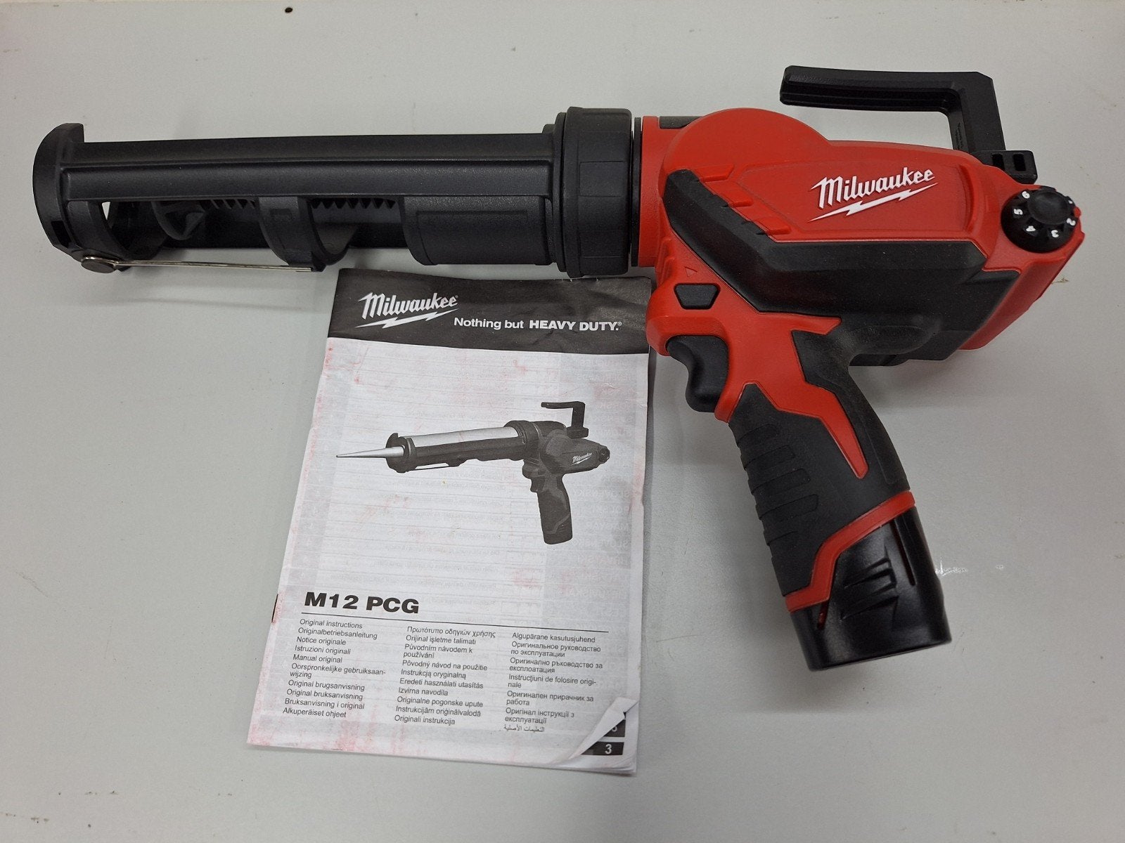 Milwaukee m12 kitspuit + accu 12v 2ah nieuwe, Ophalen of Verzenden, Nieuw