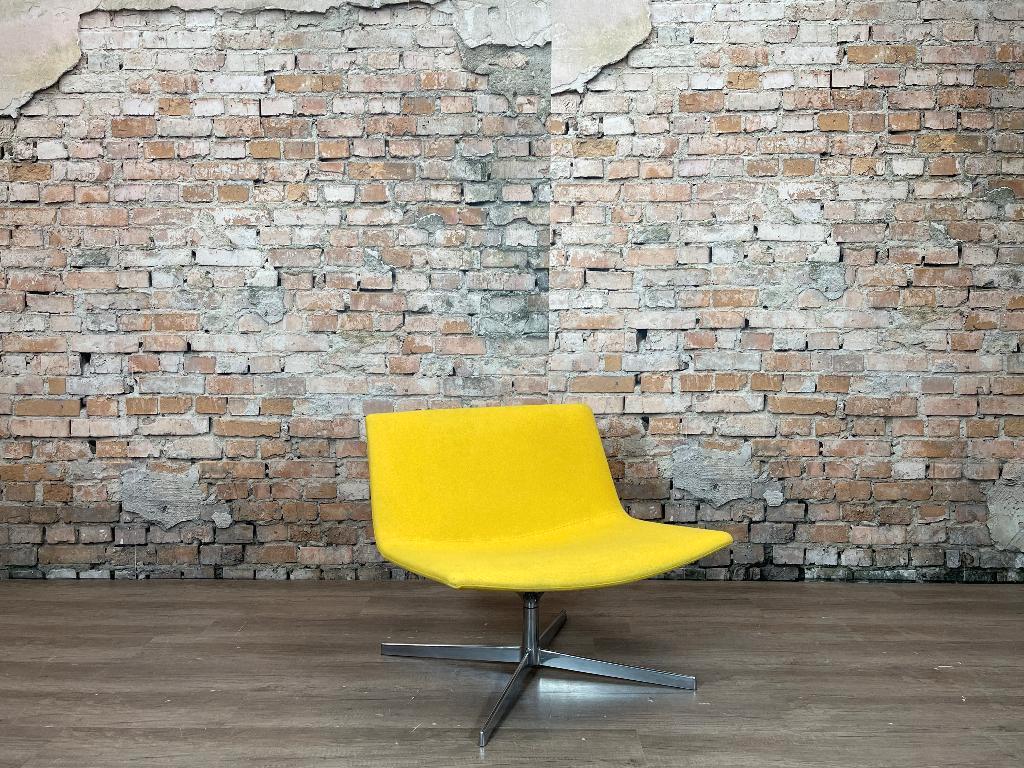 Arper Catifa 60 Lounge Chair geel bij TheReSales, Ophalen, Design, 75 tot 100 cm, Zo goed als nieuw