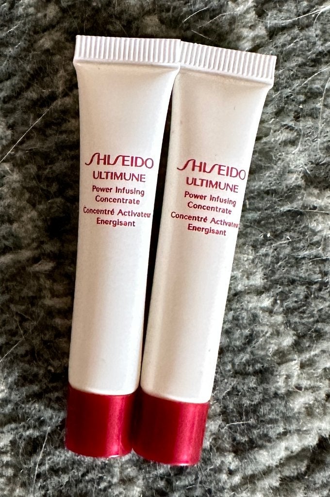 Shiseido Ultimune power infusing concentrate 2x 5 ml, Ophalen of Verzenden, Nieuw, Gehele gezicht, Verzorging