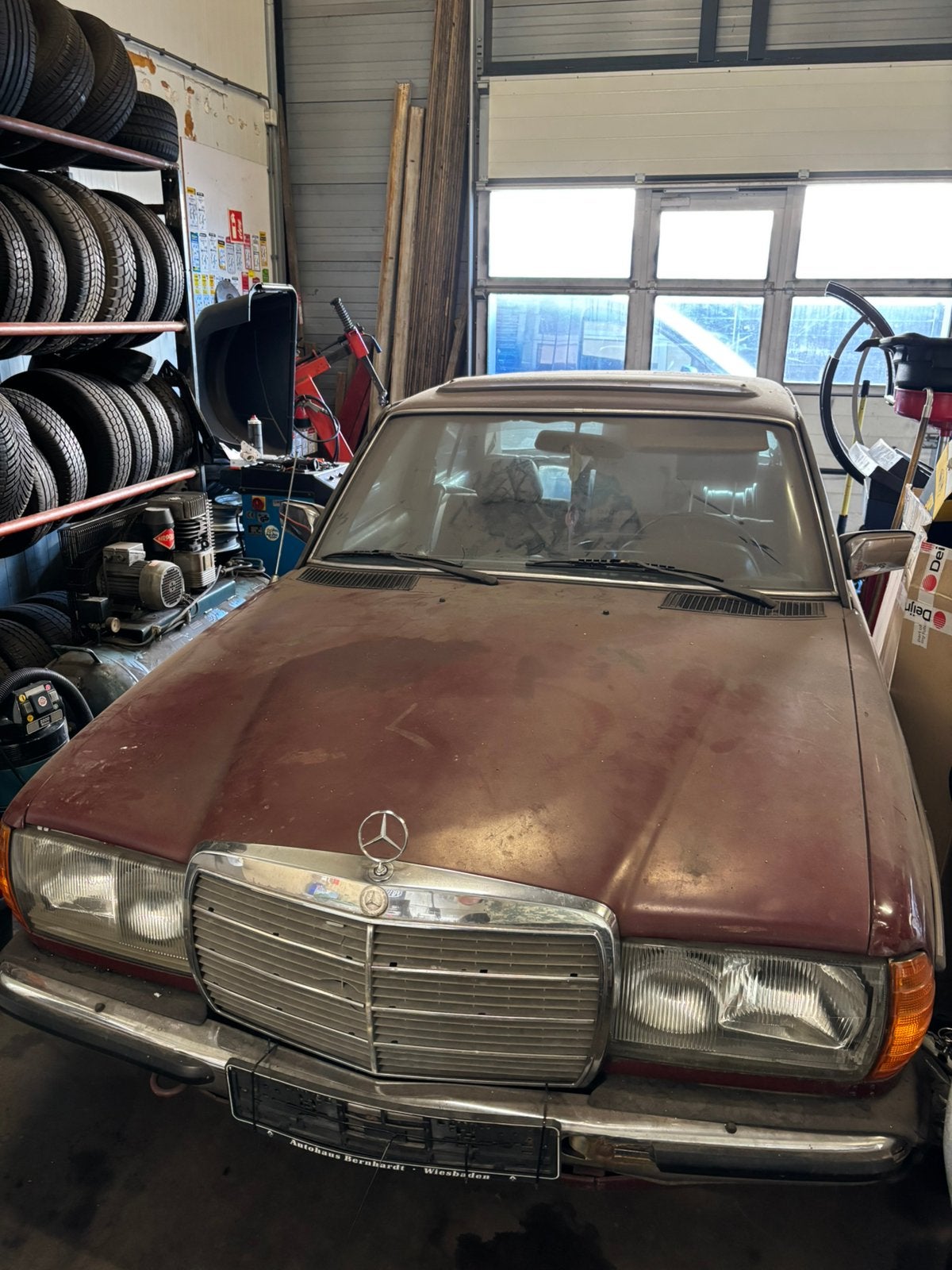 Mercedes 123 240 Diesel bouwjaar 1982, Beige, Mercedes-Benz, Particulier, Sedan