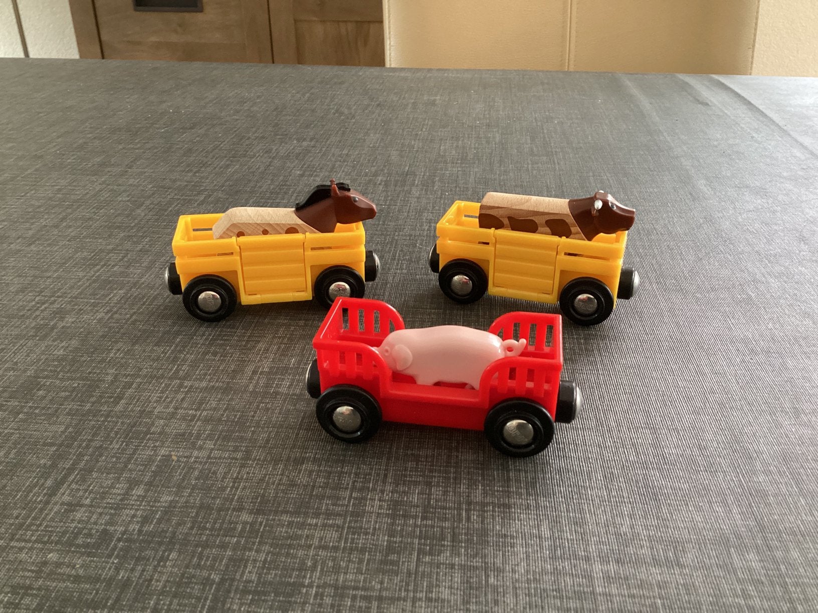 Brio veewagon met koe of varkentje, per stuk, Ophalen of Verzenden, Zo goed als nieuw