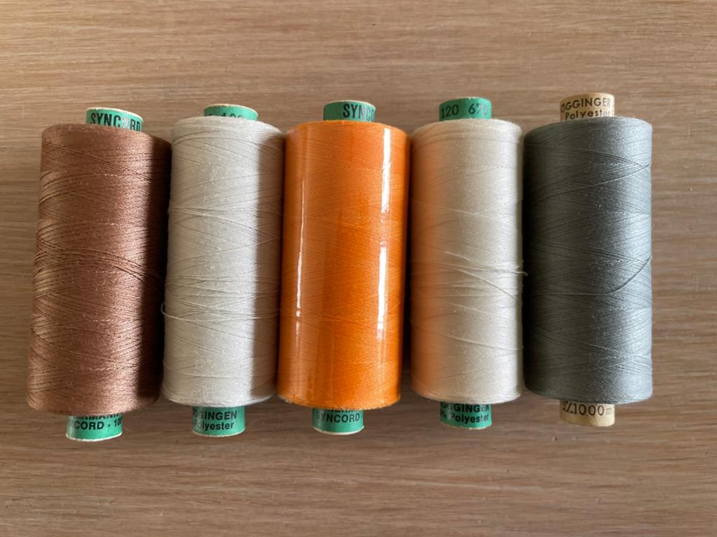 5 verscillende kleuren naaimachine garen polyeter 1000 meter, Hobby en Vrije tijd, Naaien en Fournituren, Ophalen of Verzenden