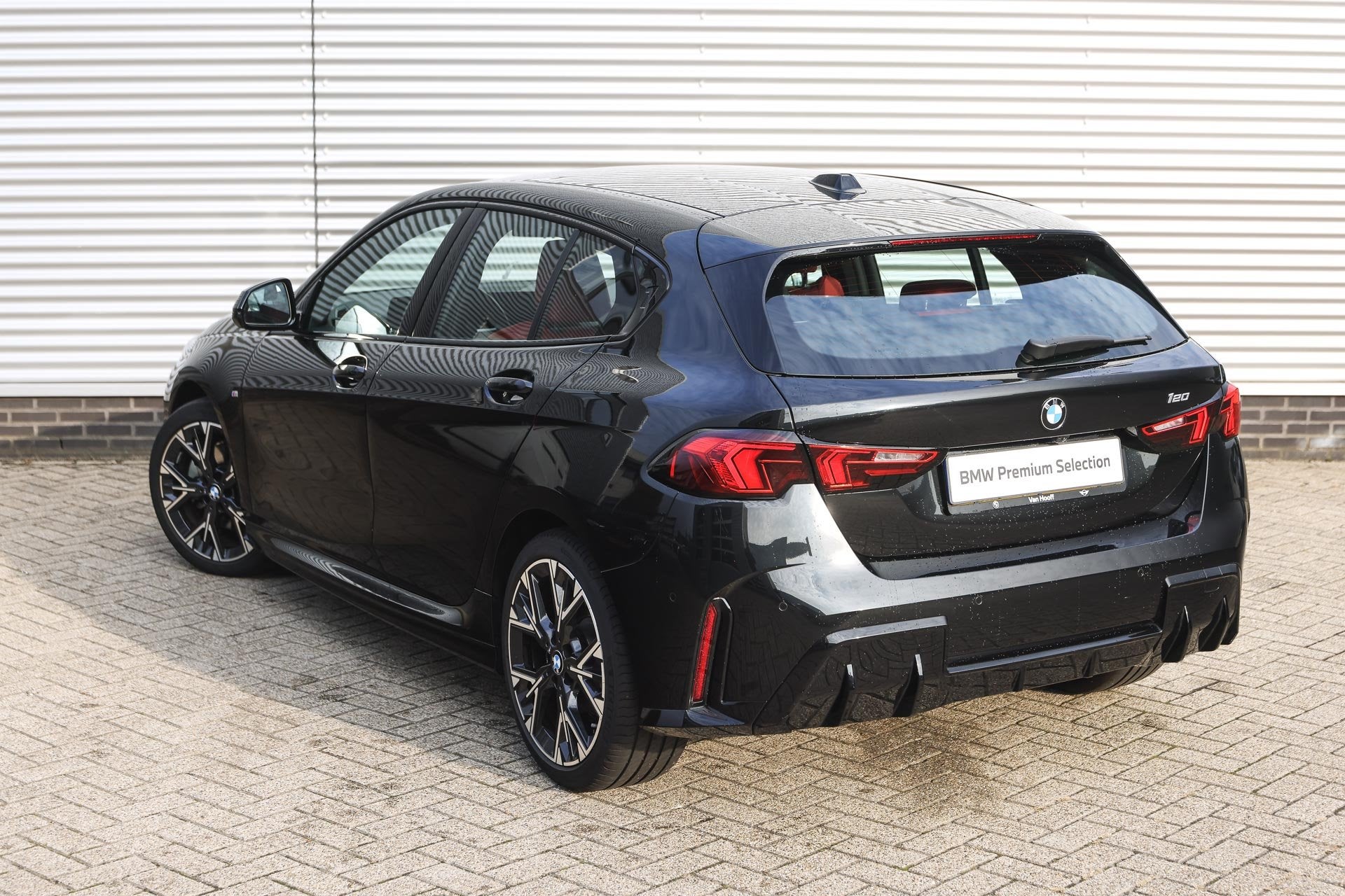 BMW 1 Serie 120 M Sport Automaat / Sportstoelen / Achteruitr, Auto's, Gebruikt, Euro 6, 156 pk, Met garantie (alle)