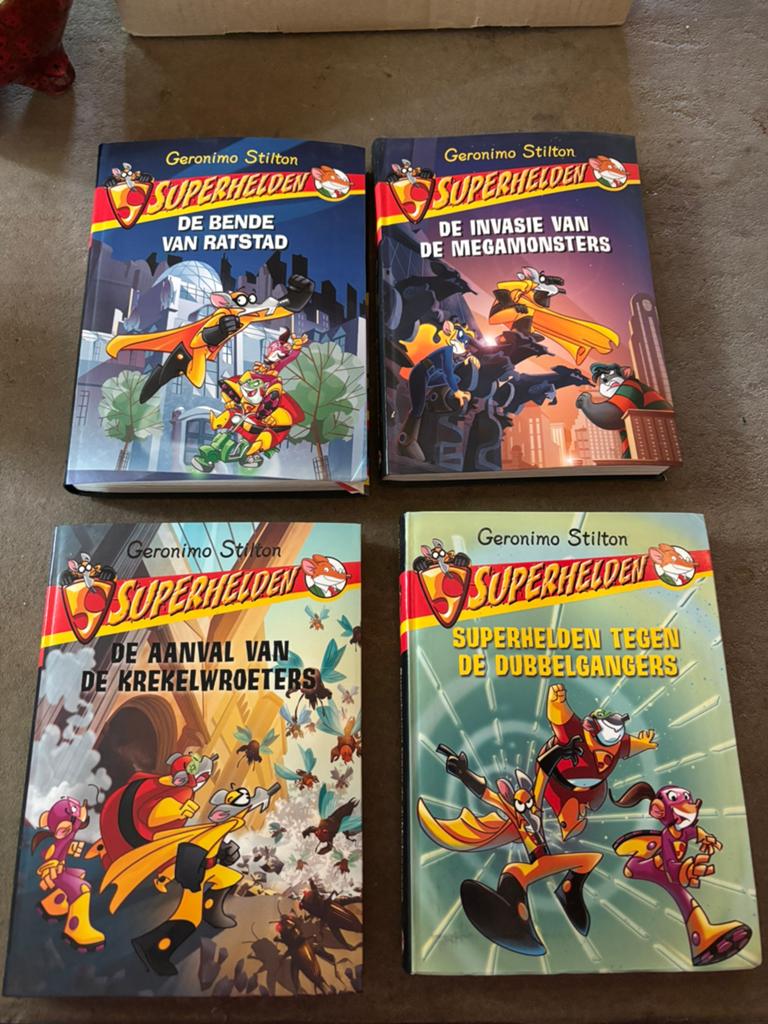 4 x Geronimo Stilton Superhelden boeken, samen voor €10,-, Ophalen of Verzenden