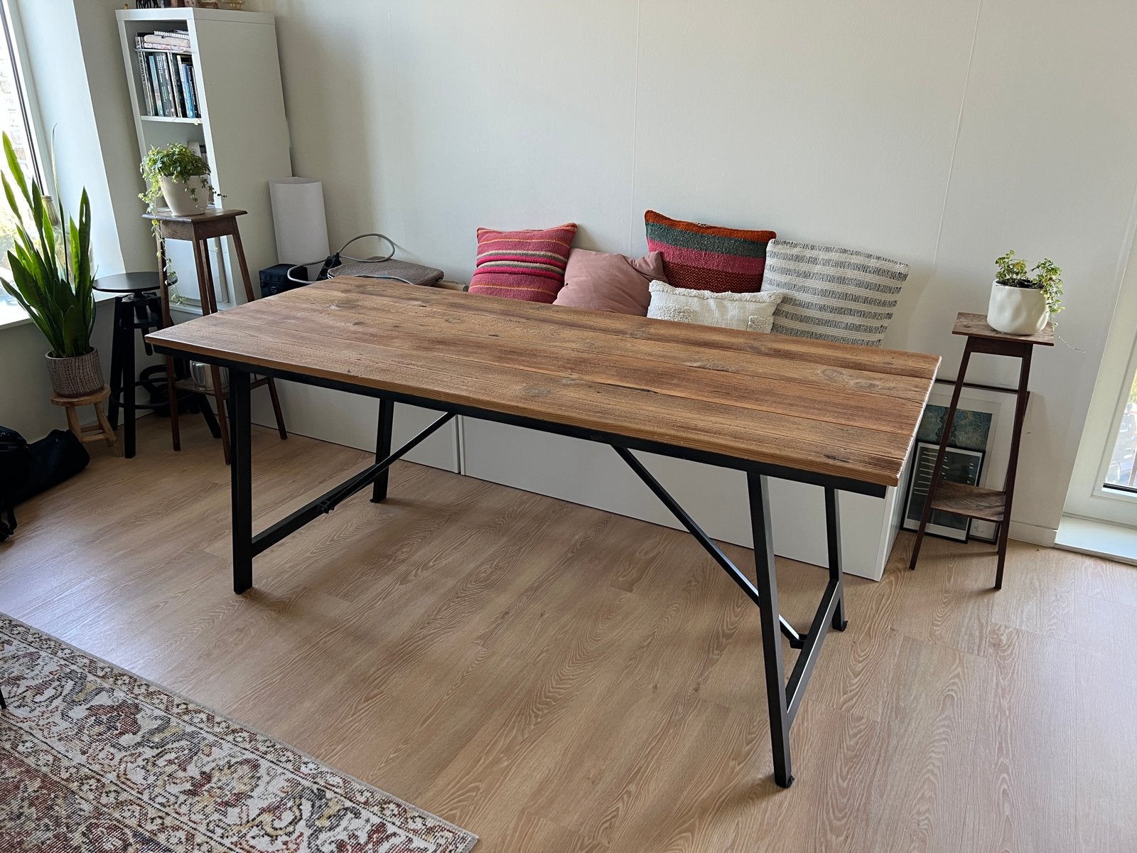 Mooie robuuste houten eettafel met metalen onderstel, Gebruikt, Teakhout, 150 tot 200 cm, Vier personen