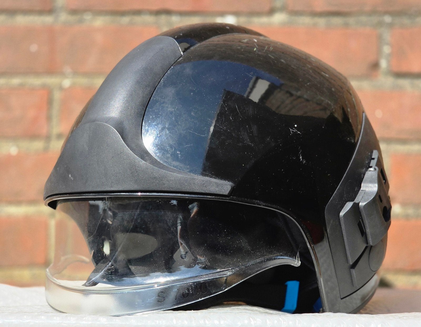 brandweerhelm brandweer Dräger HPS7000 H1, Ophalen of Verzenden, Landmacht, Nederland, Embleem of Badge