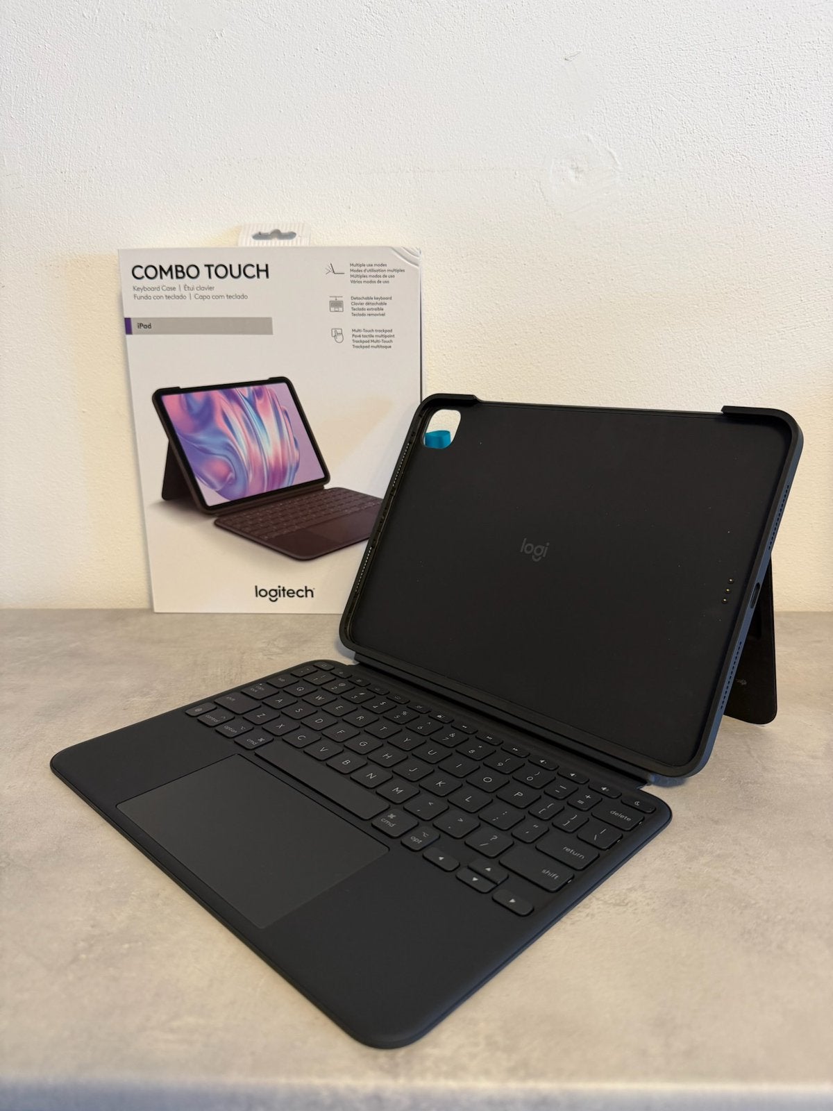 Logitech Combo Touch voor 11 inch iPad Pro M4 en M5, Computers en Software, 11 inch, Bescherming voor- en achterkant, Ophalen of Verzenden
