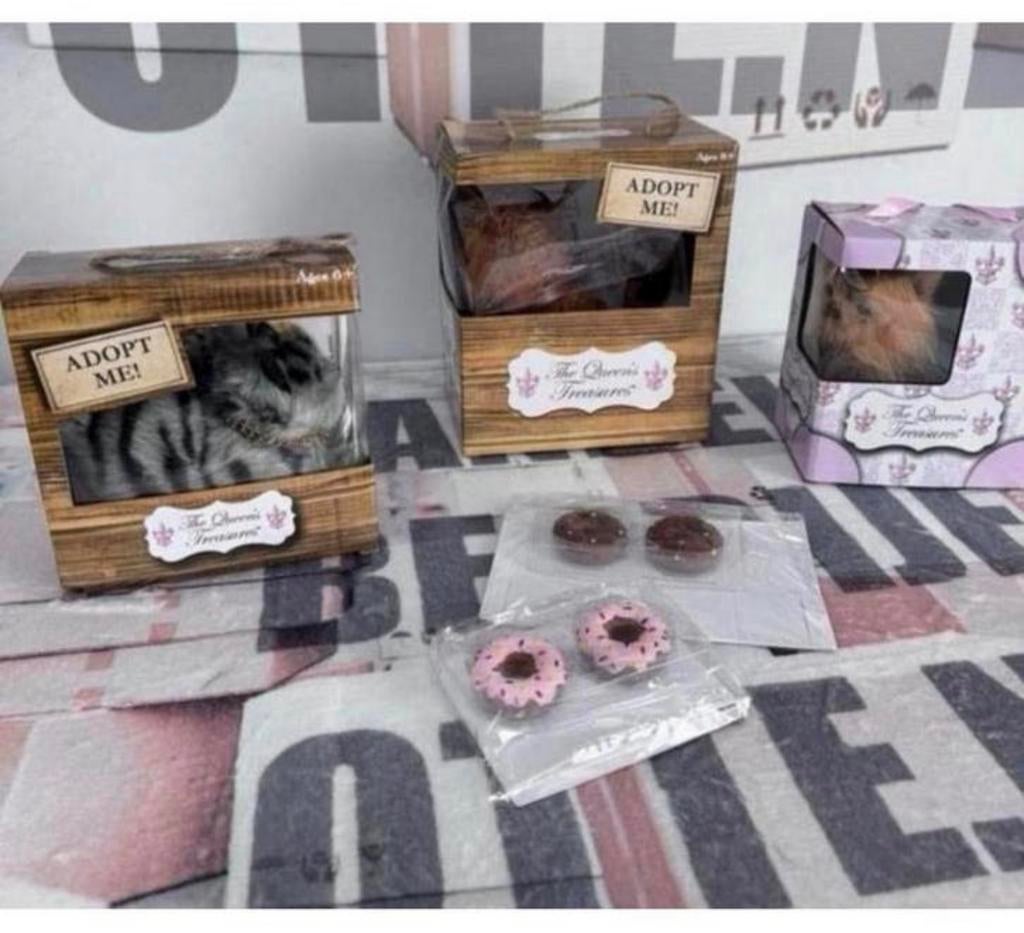 3X The Queen's Treasures Adopt Me hond kat poppen - Queens, Overige typen, Nieuw, Ophalen of Verzenden, H
