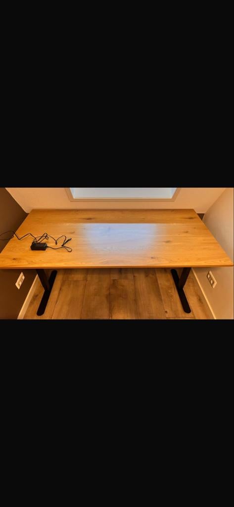 JYSK Svimek Hoogte Verstelbaar Bureau 160x80 cm, Huis en Inrichting, Ophalen, Zit-sta bureau, Elektrisch, Hout