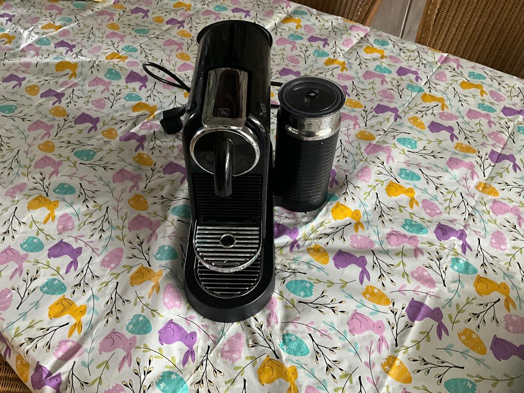 nespresso cupapparaat met melkopschuimer (onderdelen), Ophalen, Gebruikt, Koffiemachine, 2 tot 4 kopjes