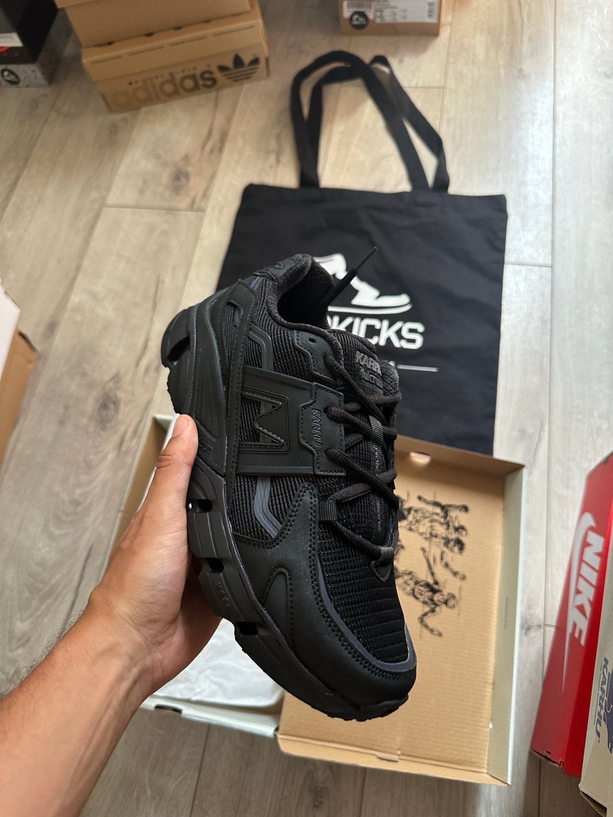 Karhu Super Fulcrum Black Zwart Maat EU42 - US8.5 F860017, Kleding | Heren, Zwart, Nieuw, Ophalen of Verzenden, Sneakers of Gympen