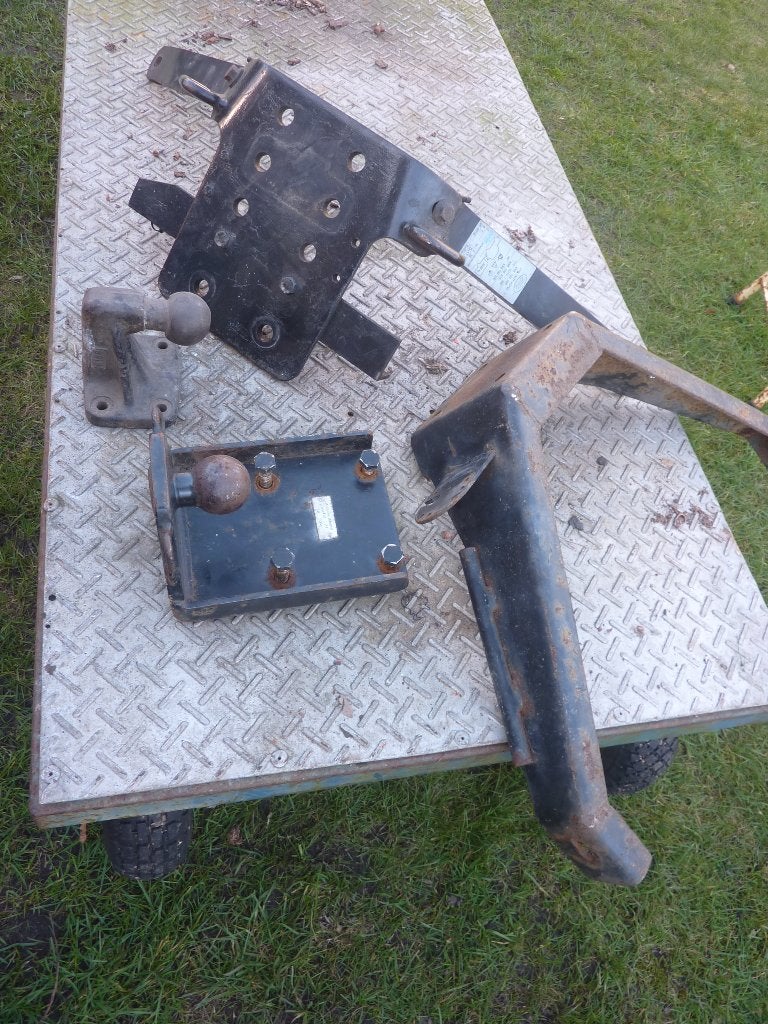Te koop 2 defender trekhaken, Ophalen, Gebruikt