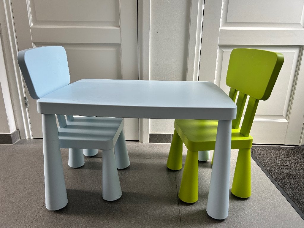 Tafeltje en stoeltjes van Ikea, Kinderen en Baby's, Kinderkamer | Tafels en Stoelen, Ophalen, Gebruikt, Tafel(s) en Stoel(en)