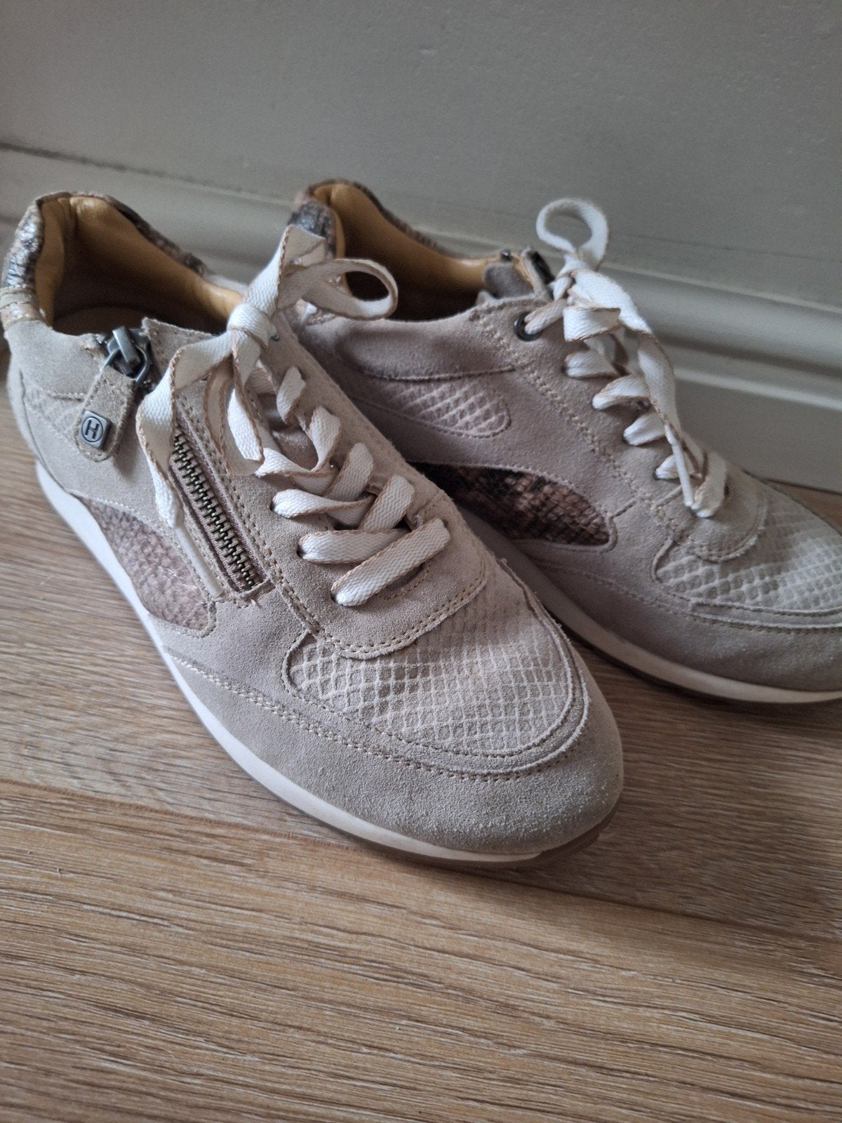 Prachtige sneakers van Helioform maat 4,5 = 37,5!, Bruin, Ophalen of Verzenden, Helioform, Sneakers of Gympen