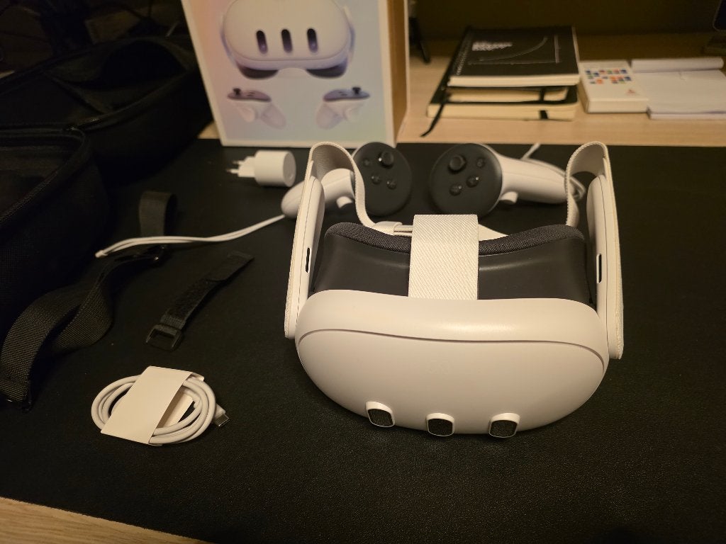 Meta Quest 3 128GB, zo goed als nieuw, met hardcase en bon, Spelcomputers en Games, Ophalen of Verzenden, Zo goed als nieuw, VR-bril